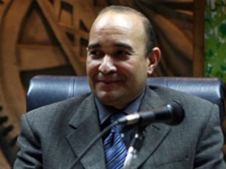 رفع اسم رئيس تحرير الأهرام المسائي من قوائم المنع من السفر