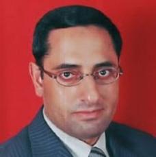 من يتاجر بالدين؟!