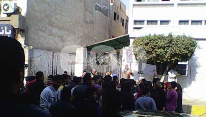 أولياء أمور قويسنا يتظاهرون اعتراضًا على إغلاق مراكز الدروس الخصوصية