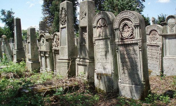 الإسكان: مد فترة الحجز بمقابر أكتوبر ومصر الجديدة