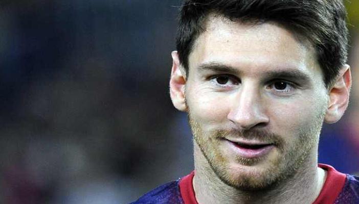 ريفربليت يعتذر للساحر ليونيل ميسي