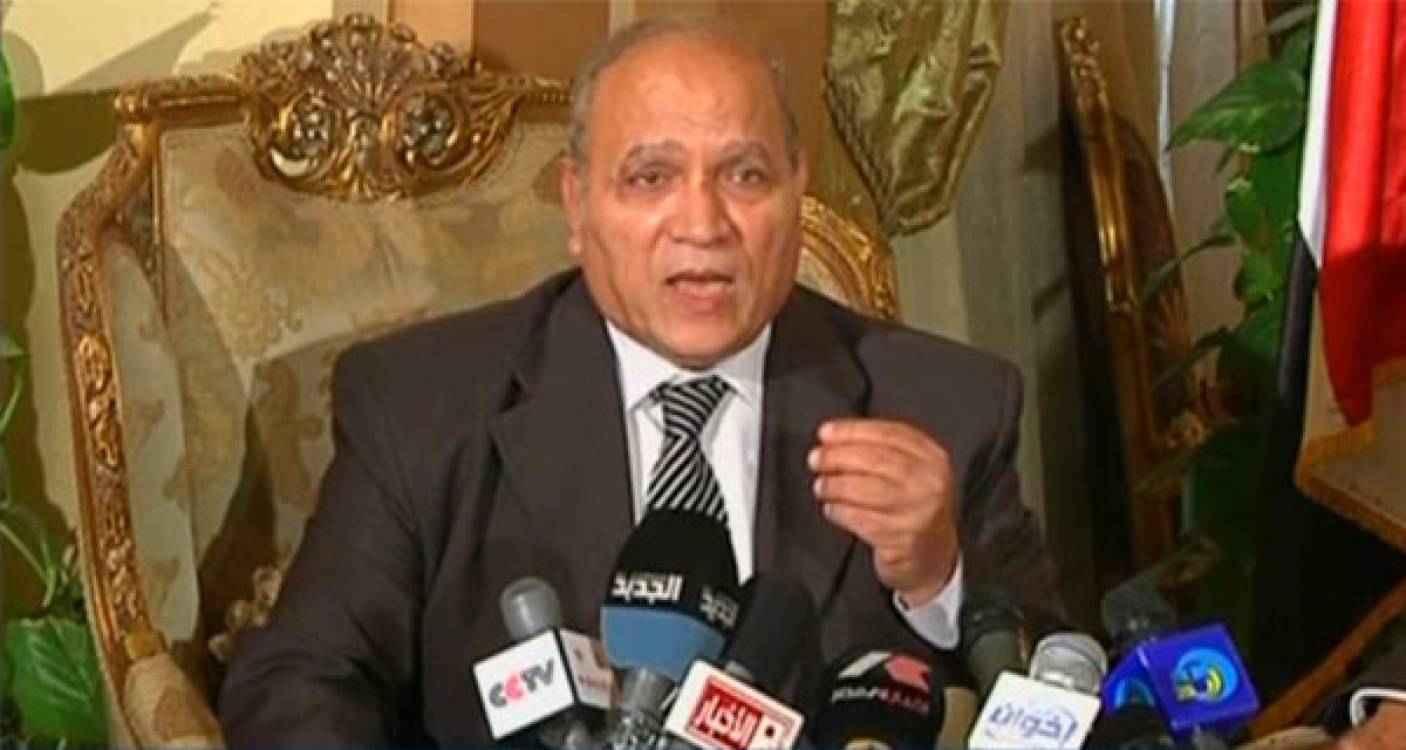 الأشعل: شعبية السيسي لا تزيد عن 10%.. وسيترشح في 2018