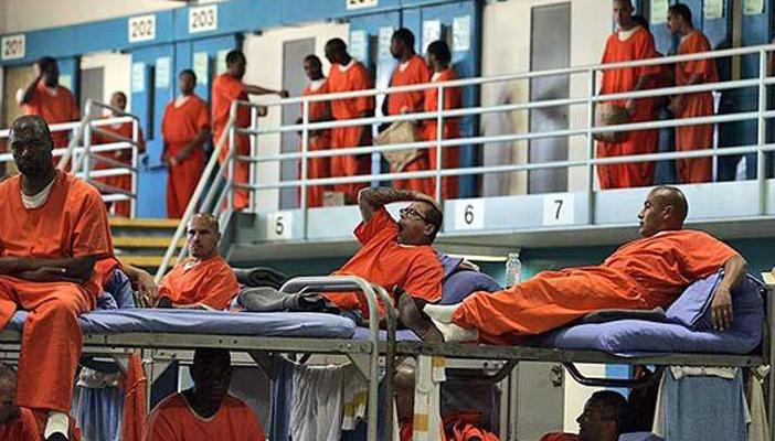 الإفراج عن ثلاثة آلاف سجين أميركي بسبب خطأ إلكتروني