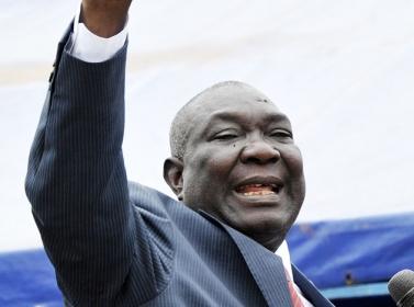 رئيس أفريقيا الوسطى يتهم بوزيزيه بتمويل المليشيات المسيحية