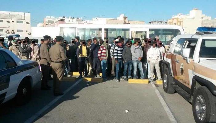 ترحيل 32 مصريًا من السعودية  لمخالفتهم شروط الإقامة