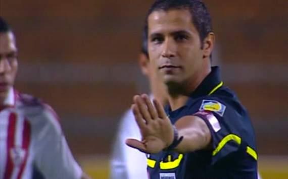 حكم مباراة الزمالك وإنبي يغادر الملعب وسط حراسة مشددة