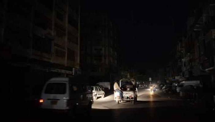 انقطاع التيار الكهربائي عن أبشواي في الفيوم لفترات طويلة