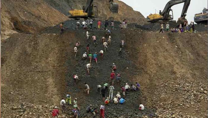 حصار العشرات جراء انهيار أرضي في منجم بـ”ميانمار”