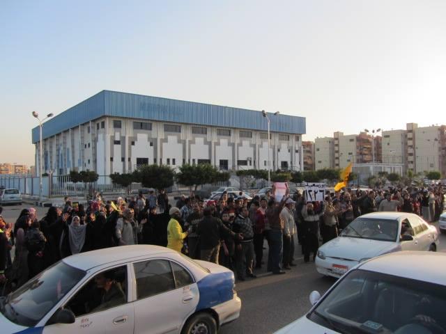 سلسلة بشرية ببورسعيد ضد الانقلاب العسكري