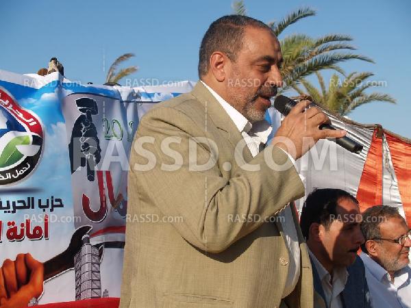 زكريا : نحمل قادة الانقلاب مسئولية إزهاق أرواح المصريين