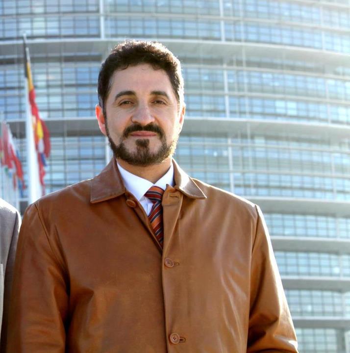 عدنان إبراهيم ينفي حصوله على الجنسية الإيرانية