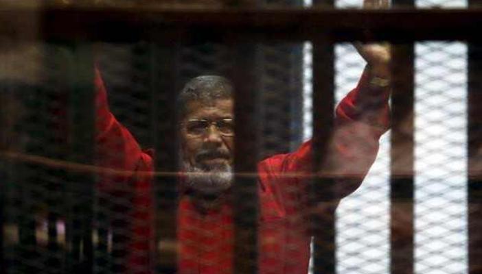 “جنايات القاهرة” تواصل محاكمة مرسي و10 آخرين في قضية “التخابر مع قطر”