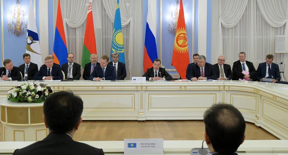 “قابيل”: الاتحاد الأوراسي يوافق على بدء مفاوضات التجارة الحرة  مع مصر