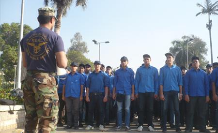 بالفيديو.. “البت بيضة” في ختام دورة تربية عسكرية