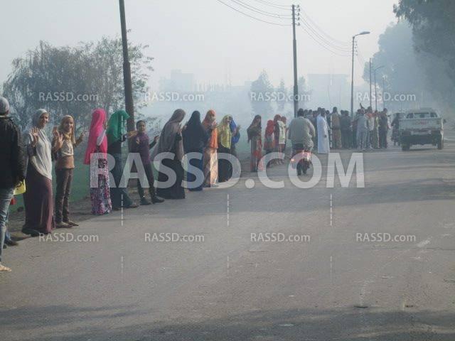 سلسلة بشرية رافضة للإنقلاب بمحافظة الغربية