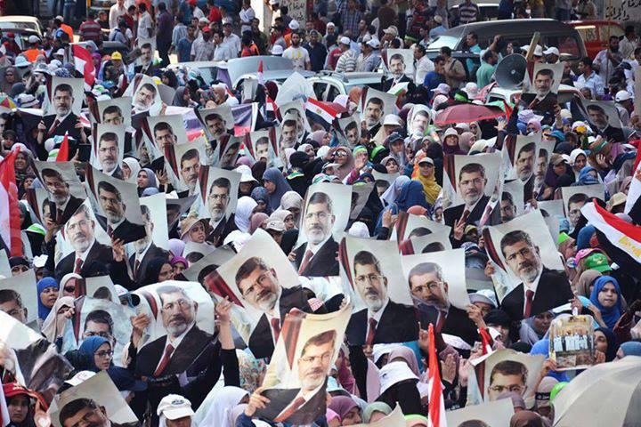 متصل بقناة يطالب السيسي بفتح الميادين للمعارضة لمعرفة عددهم