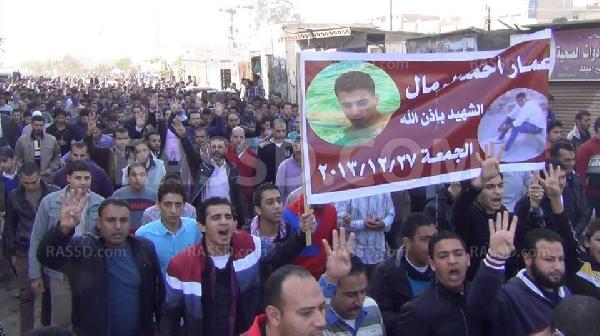 صور..جنازة حاشدة لشهيد تظاهرات أمس بدمياط