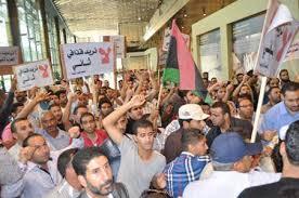 محاصرة مقر الحكومة الليبية للمطالبة برحليها