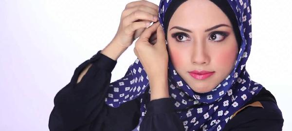 بالفيديو | تعلمي مع رصد 3 لفات جديدة وسريعة لطرحتك