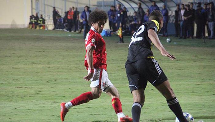 تعرَّف على القنوات الناقلة للقاء الأهلي وأسوان