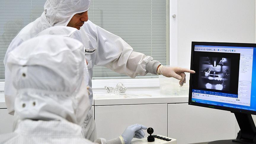 ولادة طفل من مبيض مجمد.. أبرز 20 إنجازًا طبيًا فى 2016