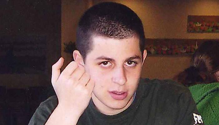 بالأسماء والصور.. كتائب القسام تسمح بنشر تفاصيل جديدة لأسر جلعاد شاليط