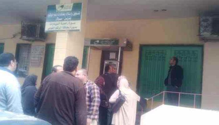 أهالي دمنهور يبدون غضبهم بعد توقف العمل بمكتب البريد الرئيسي