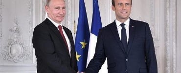 الرئيس الفرنسي إيمانويل ماكرون والرئيس الروسي فلاديمير بوتين